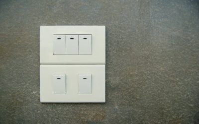 Hur kopplar man en strömbrytare?